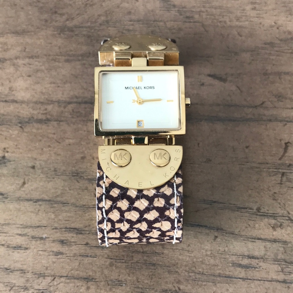 Watch - Picture 3 of 3